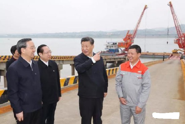 風從虎，雨從龍，大大來了雨迎接！興發牛，大壩壯，主席來了宜昌亮！